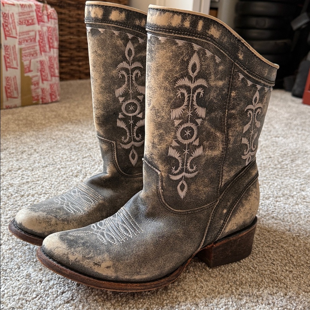 Corral Vintage Distressed Western Cowboy Boots